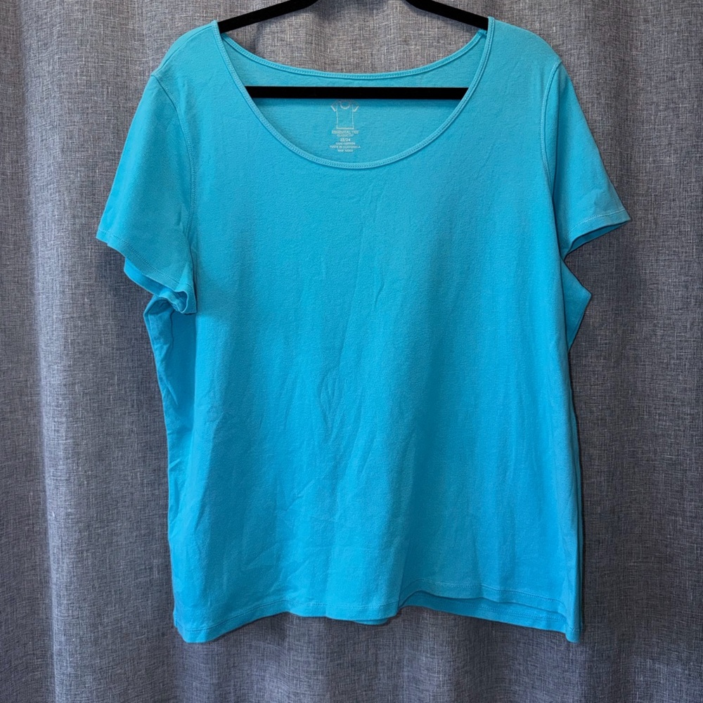 Avenue Classic Scoop Neck Women's Tee in Aqua Blue Size 22/24